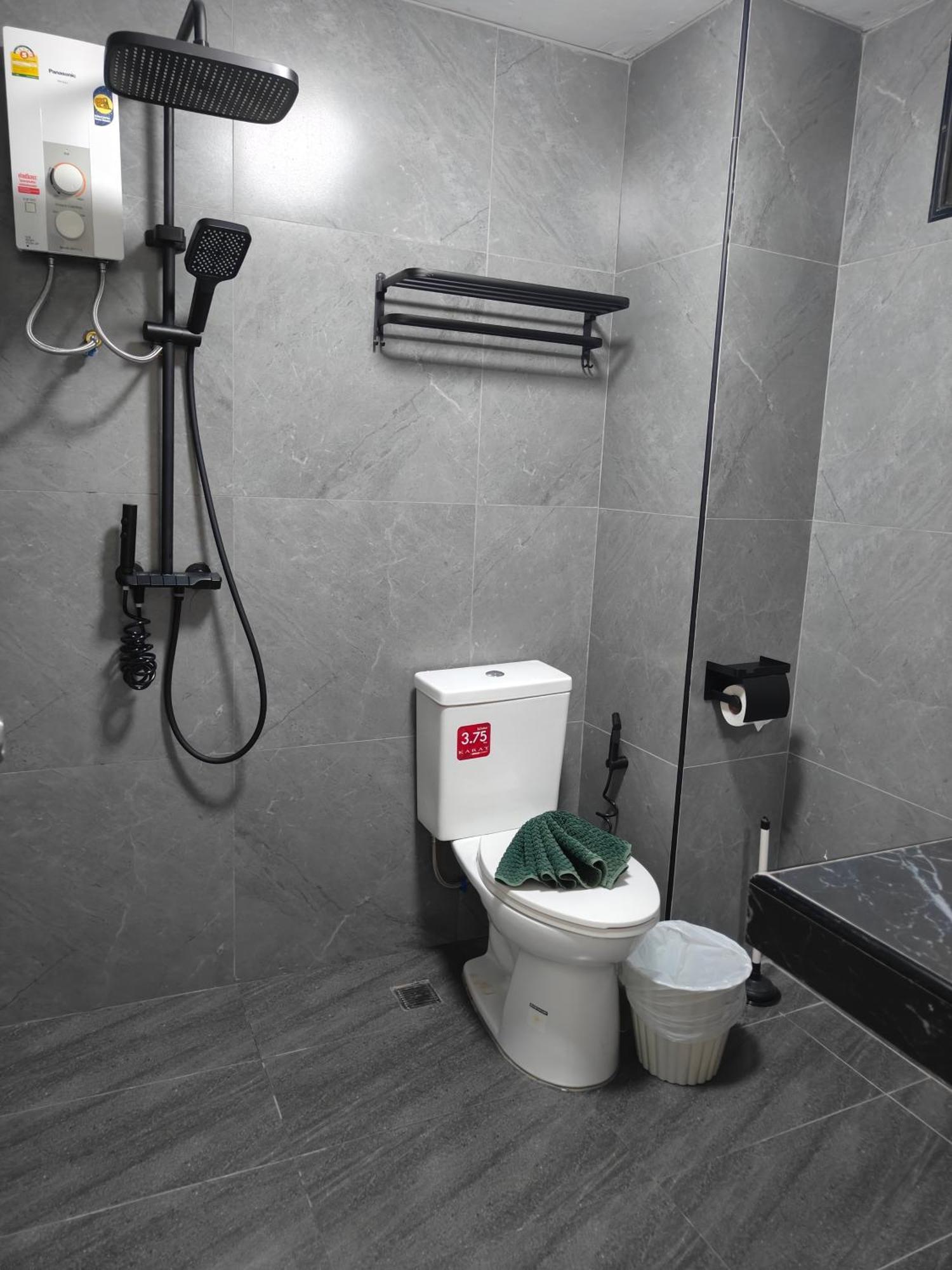 Baankasemsuk 般咔 深宿 Séjour chez l'habitant Patong
